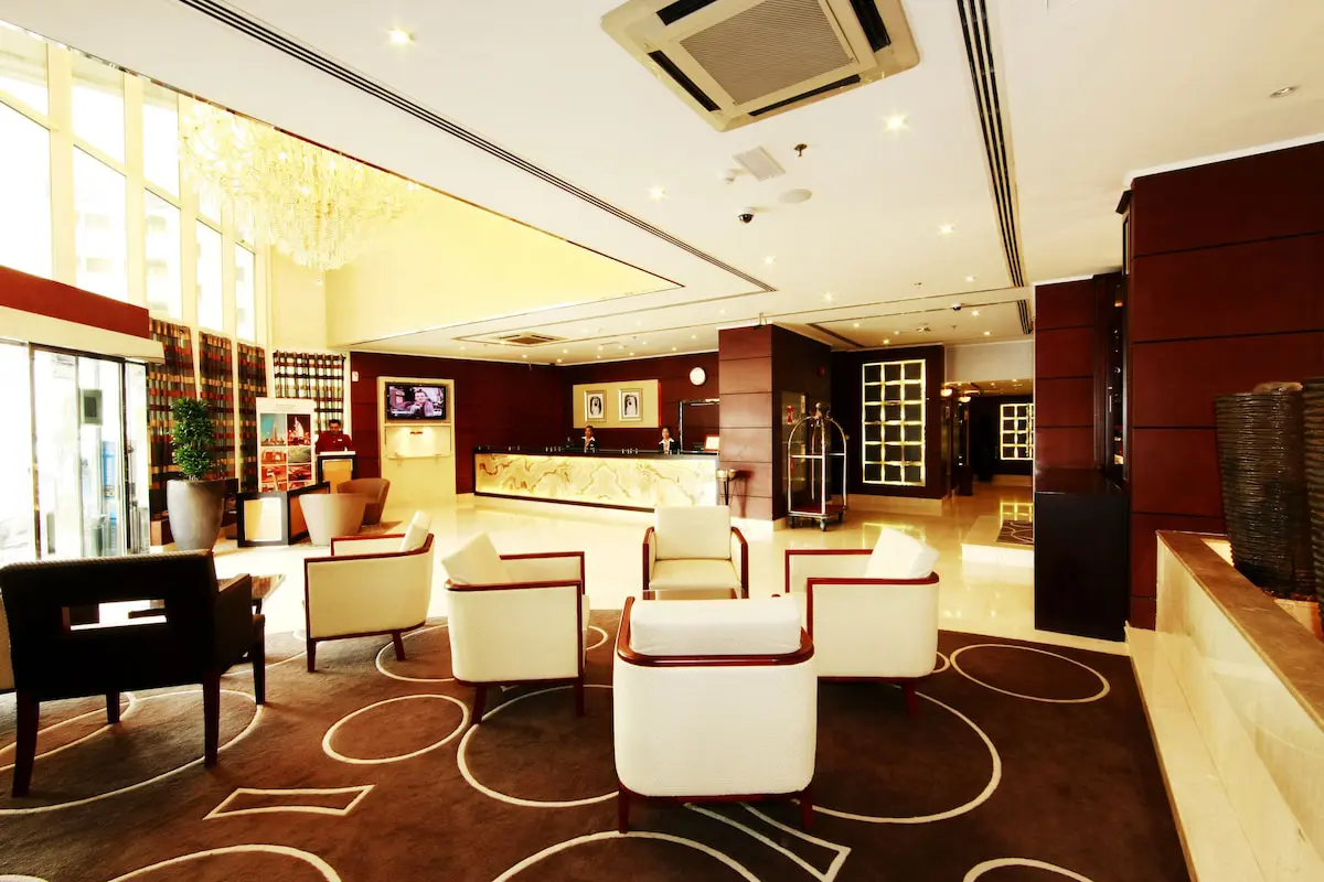 لابی و سالن انتظار هتل هاوارد جانسون بای ویندهام بر دبی